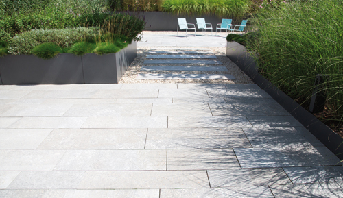 Garden,And,Terrace,Design,With,A,Modern,Mix,Of,Construction